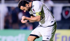 Nenê encore buteur à 44 ans