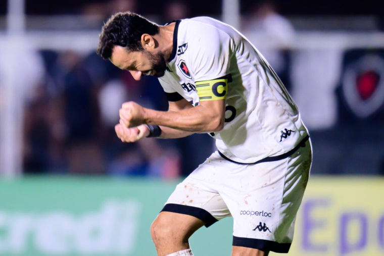 Nenê encore buteur à 44 ans