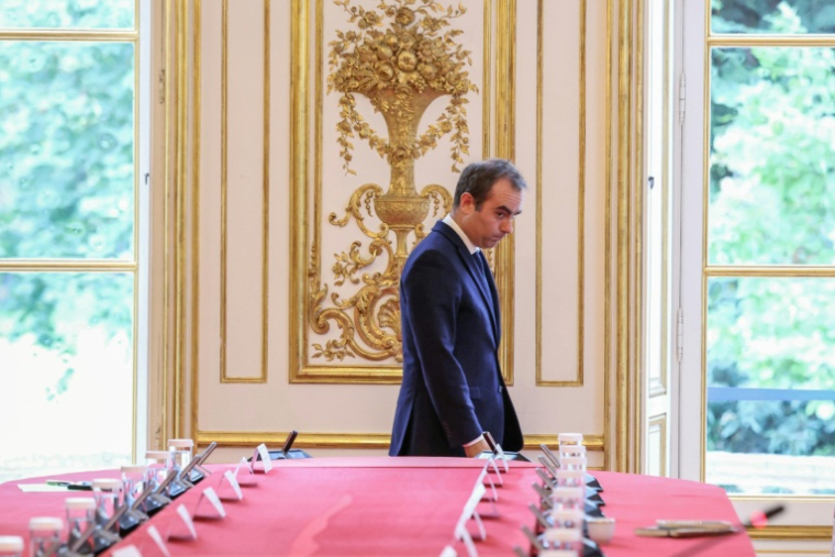 Le Premier mnistre Sébastien Lecornu arrive pour une réunion avec les nouveaux membres du gouvernement à l'hôtel Matignon, le 13 octobre 2025 à Paris ( POOL / Alain JOCARD )