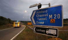 Un panneau indiquant la direction du tunnel sous la Manche, dans le sud de l'Angleterre