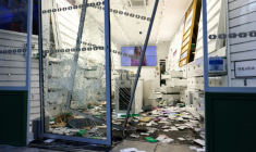 Un commerce pillé et vandalisé à Lille, au lendemain d'une manifestation contre la vie chère, le 18 octobre 2026 ( AFP / Sameer Al-Doumy )