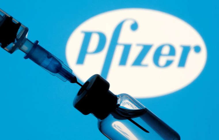 PFIZER RELÈVE SA PRÉVISION DE VENTES ANNUELLES POUR SON VACCIN ANTI-COVID-19