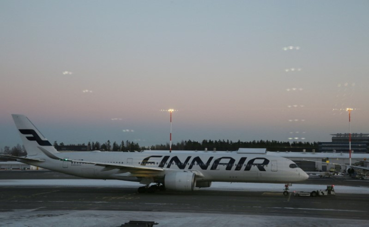 Un avion de Finnair sur le tarmac de l'aéroport d'Helsinki-Vantaa à Vantaa