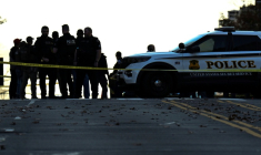 Des policiers sur les lieux de l'attaque contre des militaires de la Garde nationale, à Washington, le 26 novembre 2025 ( AFP / Drew ANGERER )