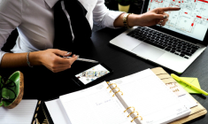 Un agent immobilier a droit a sa commission si l'acte de vente le prévoit ( Crédits : Pexels )