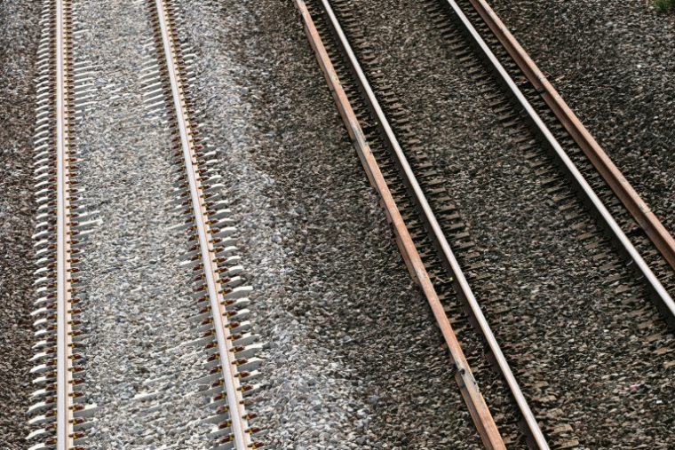 A Artenay, les voies de chemin de fer en cours de rénovation de la ligne SNCF Intercité Paris-Orléans-Limoges-Toulouse (POLT) photographiées le 16 septembre 2025 ( AFP / JEAN-FRANCOIS MONIER )
