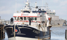 LA FRANCE VA INTERDIRE LES BATEAUX DE PÊCHE BRITANNIQUES DE DÉBARQUER À PARTIR DE MARDI