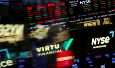 Des écrans à la Bourse de New York, le 5 mars 2026 ( AFP / ANGELA WEISS )