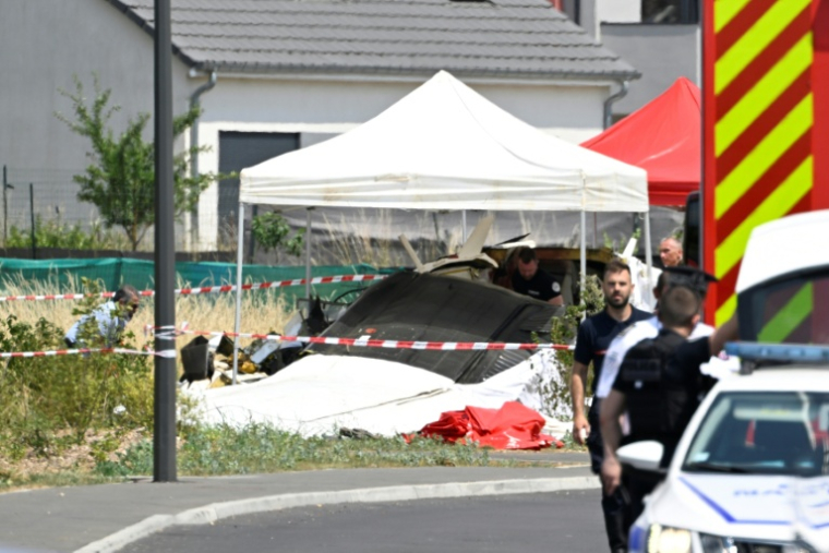 L'épave d'un avion Pilatus PC-6 après son crash à Tomblaine, près de Nancy, le 28 juin 2026 en Meurthe-et-Moselle ( AFP / Jean-Christophe VERHAEGEN )