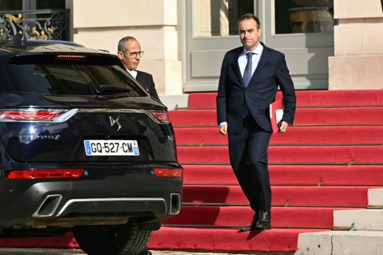 Le nouveau Premier ministre Sébasten Lecornu à la sortie de l'Assemblée nationale, le 11 septembre 2025 ( AFP / Bertrand GUAY )