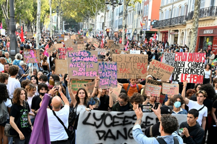 Manifestation de lycéens pour réclamer des moyens à Marseille, le 6 octobre 2026 ( AFP / Miguel MEDINA )