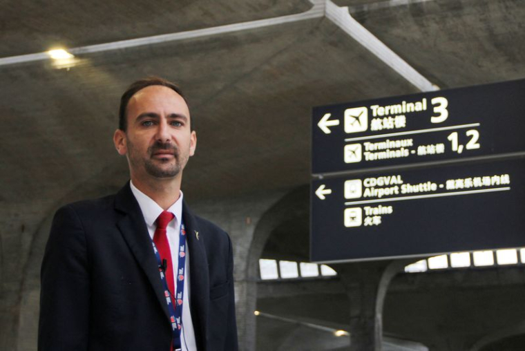 "ON EST TRAVAILLEURS PAUVRES" : UN AGENT D'ESCALE DE ROISSY CRIE SA COLÈRE