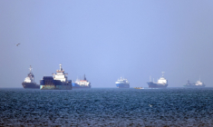Des navires à l'ancre dans le détroit d'Ormuz, au large des côtes iraniennes. Photo transmise le 4 mai 2026 par l'agence iranienne ISNA ( ISNA / Amirhossein KHORGOOEI )
