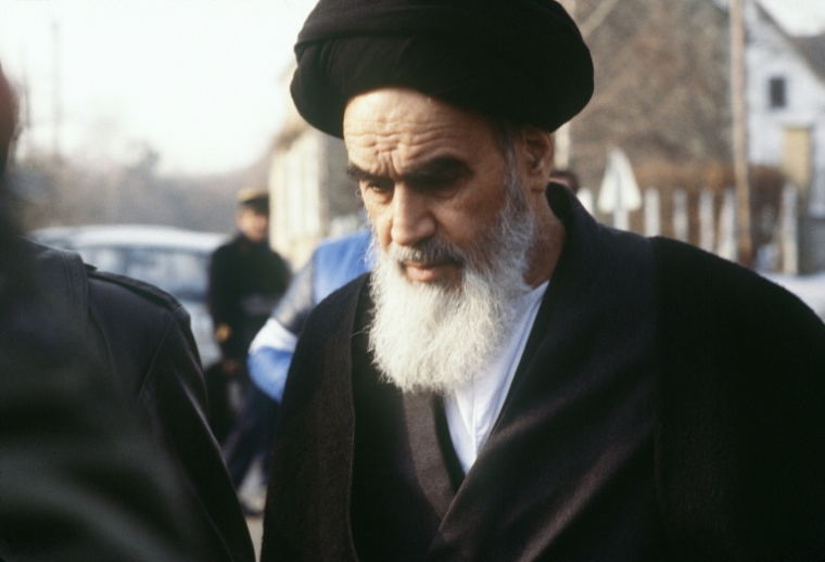 L'ayatollah iranien en exil Ruhollah Khomeini à  Neauphle-Le-Château, dans les Yvelines, en janvier 1979 ( AFP / JOEL ROBINE )