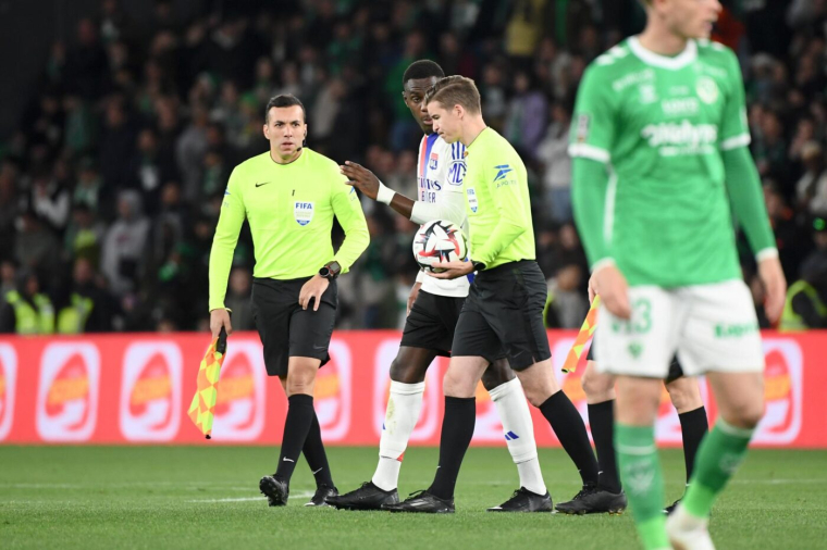 Condamnation des supporters de Saint-Étienne : une avancée majeure dans la protection des arbitres