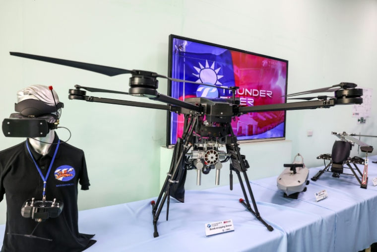 Un drone bombardier exposé au siège du groupe Thunder Tiger à Taichung ,le 21 avril 2026 à Taïwan ( AFP / I-Hwa Cheng )