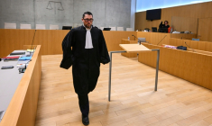 L'un des avocats des parties civiles, Maître Fabien Large, lors du procès de Maylis Daubon, jugée depuis lundi pour avoir empoisonné ses deux filles, à la cour d'assises des Landes à Mont-de-Marsan le 24 novembre 2025 ( AFP / Gaizka IROZ )