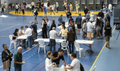 Des électeurs votent à Nouméa lors des élections provinciales, le 28 juin 2026 en Nouvelle-Calédonie ( AFP / Delphine MAYEUR )