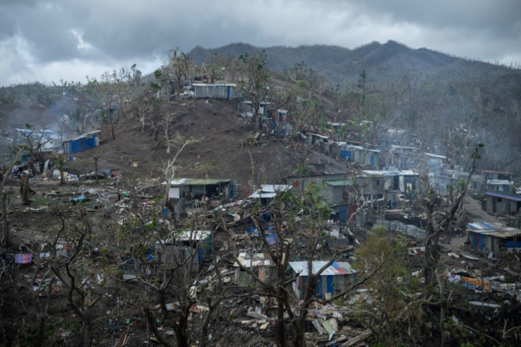 Destructions du cyclone Chido dans le bidonville de Cavani, à Mamoudzou, à Mayotte, le 2 janvier 2025 ( AFP / JULIEN DE ROSA )