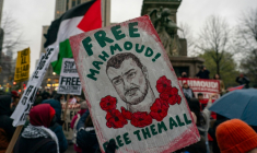 Des manifestants réunis à New York pour demander la libération de Mahmoud Khalil, le 12 avril 2025  ( GETTY IMAGES NORTH AMERICA / David Dee Delgado )