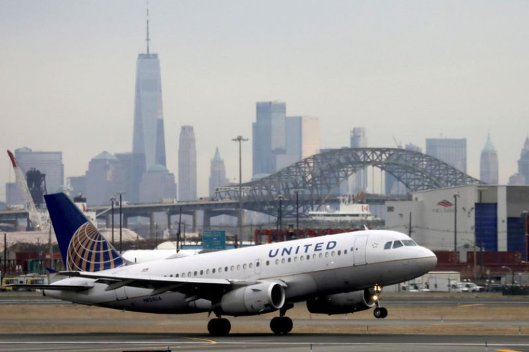 UNITED AIRLINES VA AUTORISER LE RETOUR DES SALARIÉS NON VACCINÉS CONTRE LE COVID-19