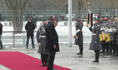 Le chancelier Friedrich Merz accueille le Premier ministre roumain Ilie Bolojan à Berlin