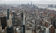 Le sud de l'île de Manhattan, photographié depuis le sommet de l'Empire State Building, le 3 mars 2026 ( AFP / CHARLY TRIBALLEAU )