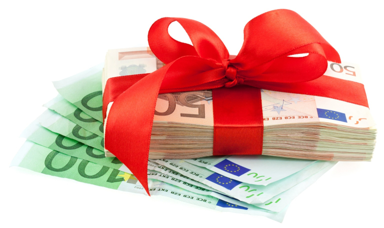 Chanel, LVMH, Kering: les marques de luxe se mobilisent pour l’Ukraine des millions d'euros de dons