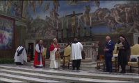 Le pape et le roi Charles III prient ensemble, une première historique