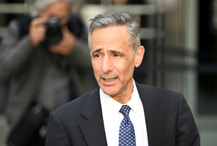 William Savitt, avocat principal d'OpenAI, s'adresse aux journalistes devant le tribunal fédéral d'Oakland, en Californie, le 30 avril 2026 ( AFP / JOSH EDELSON )