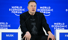 Elon Musk à Davos, en Suisse, le 23 janvier 2026. ( AFP / FABRICE COFFRINI )