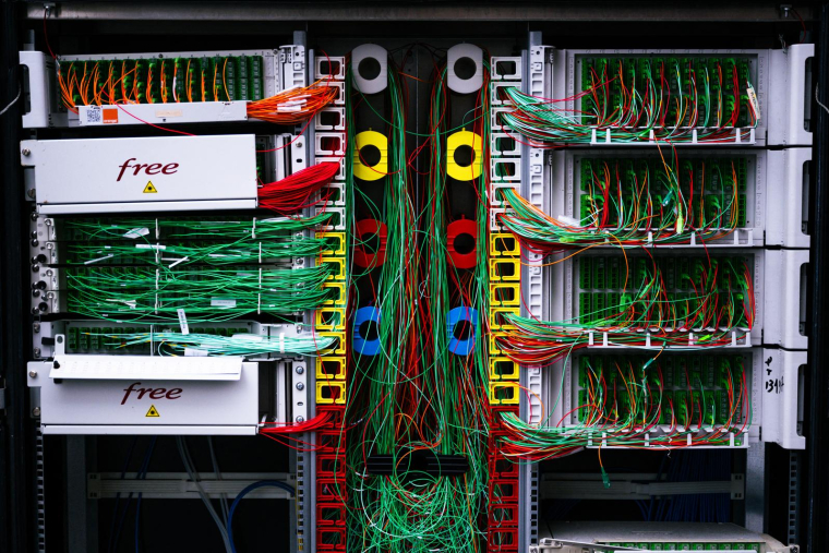 La couverture totale du réseau fibre et 5G a été décalée à 2035 par les instances européennes. ( AFP / JULIE SEBADELHA )