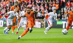 Les Pays-Bas se régalent avec un Depay record, l'Angleterre se laisse faire en amical contre le Sénégal
