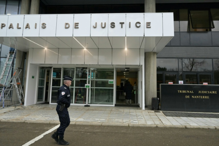 L'entrée du tribunal de Nanterre, avant l'audience de Dominique Pelicot, au centre judiciaire dédié aux affaires non résolues, le 30 janvier 2025 dans les Hauts-de-Seine ( AFP / Bertrand GUAY )