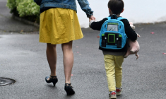 La France compte moins de pauvres en proportion de sa population mais un peu plus de personnes modestes que la moyenne des pays de l'UE, selon une étude de la Dree ( AFP / FRED TANNEAU )