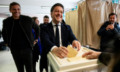Benoît Payan, maire sortant de Marseille et candidat à sa réélection, vote lors du 2e tour des municipales à Marseille, le 22 mars 2026 dans les Bouches-du-Rhône ( AFP / Elodie CLEMENT )