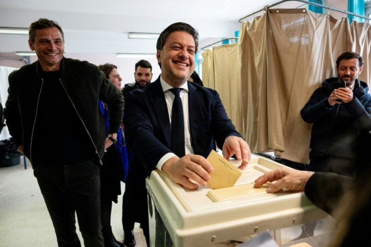 Benoît Payan, maire sortant de Marseille et candidat à sa réélection, vote lors du 2e tour des municipales à Marseille, le 22 mars 2026 dans les Bouches-du-Rhône ( AFP / Elodie CLEMENT )