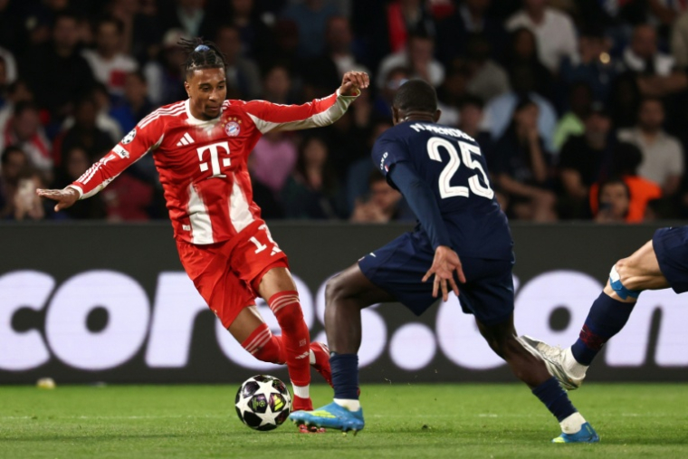 Michael Olise du Bayern Munich (G) lors de la demi-finale aller de Ligue des champions contre le Paris SG (défaite bavaroise 5-4), le 28 avril 2026 au Parc des Princes ( AFP / FRANCK FIFE )