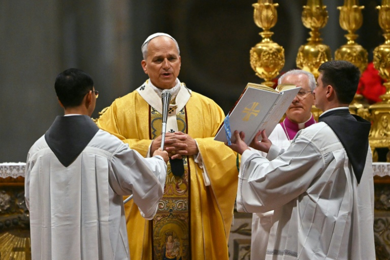 Le pape Léon XIV célèbre la messe de Noël le 24 décembre 2025 dans la basilique Saint-Pierre au Vatican ( AFP / Andreas SOLARO )
