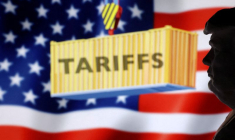 Une illustration montre le président américain Donald Trump, le drapeau américain et le mot "Tariffs"