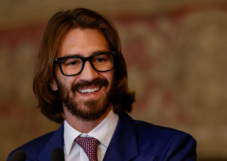 Leonardo Maria Del Vecchio, président de la Fondation OneSight EssilorLuxottica, participe à une conférence à Rome