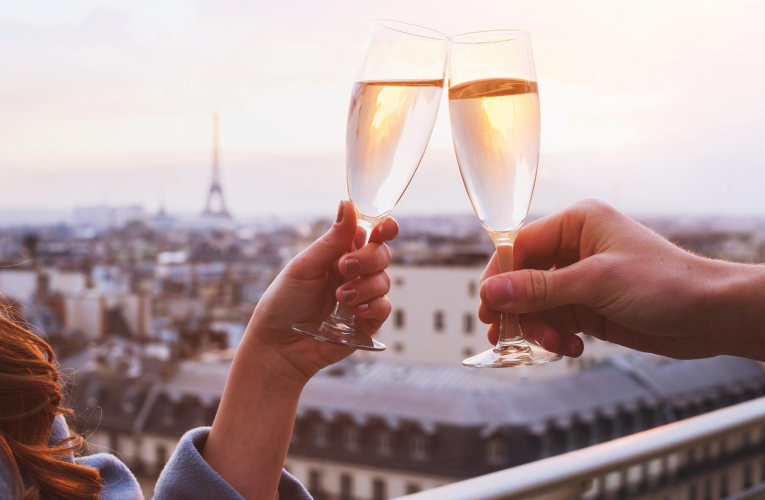 Sélection des meilleurs rooftops pour profiter du soleil à Paris. crédit photo : Getty Images