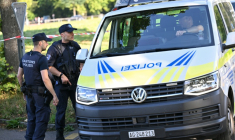 Des policiers sécurisent la zone où une fusillade a eu lieu, à Aarau, dans le nord de la Suisse, le 30 août 2026 ( AFP / Harold CUNNINGHAM )