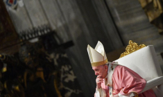 LE PAPE FRANÇOIS RÉDUIT LES SALAIRES DES CARDINAUX POUR SAUVER DES EMPLOIS AU VATICAN