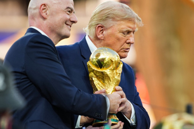 Gianni Infantino et Donald Trump, le 19 juillet, au stade New York (New Jersey) ( GETTY IMAGES NORTH AMERICA / ANDREW HARNIK )