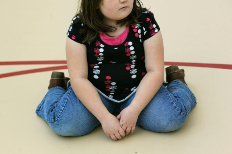 Une enfant lors d'un programme dédié aux jeunes en surpoids, le 13 novembre 2010 à Aurora, aux Etats-Unis ( GETTY IMAGES NORTH AMERICA / JOHN MOORE )