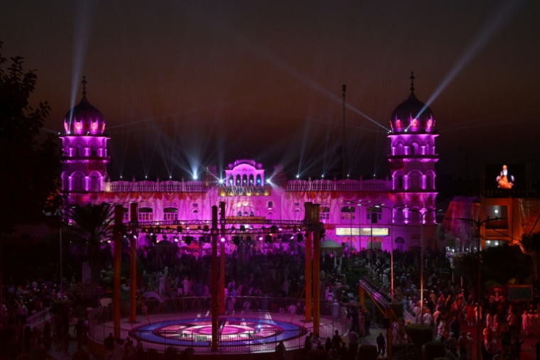 Célébrations des 556 ans depuis la naissance de Gourou Nanak, le fondateur du Sikhisme, le 5 novembre 2024 à Nankana Sahib, au Pakistan ( AFP / Arif ALI )