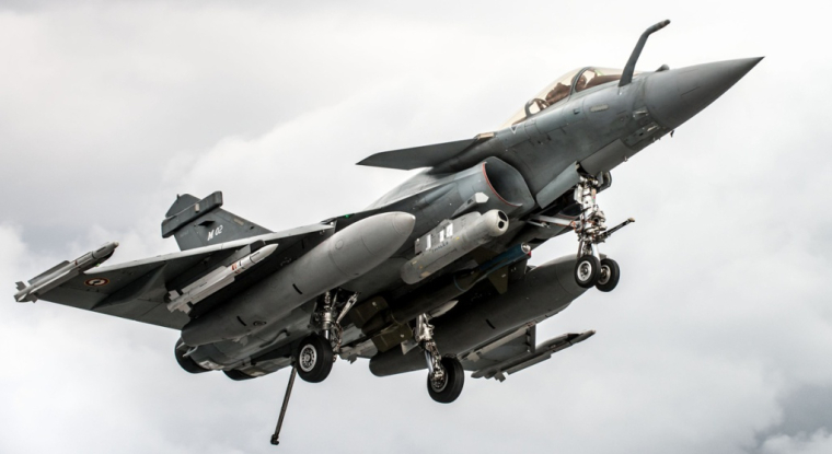 Un Rafale Marine à l'apontage. (© Dassault Aviation)