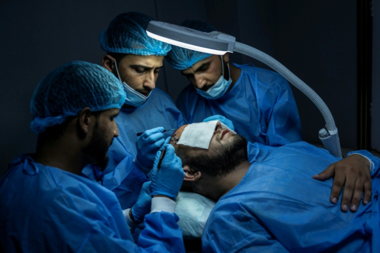 Une clinique de beauté de Kaboul, le 13 août 2025 ( AFP / Wakil KOHSAR )