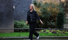 Allison Kirkby, PDG du groupe BT, arrive à une réunion du Conseil des affaires avec le Premier ministre britannique Rishi Sunak à Downing Street